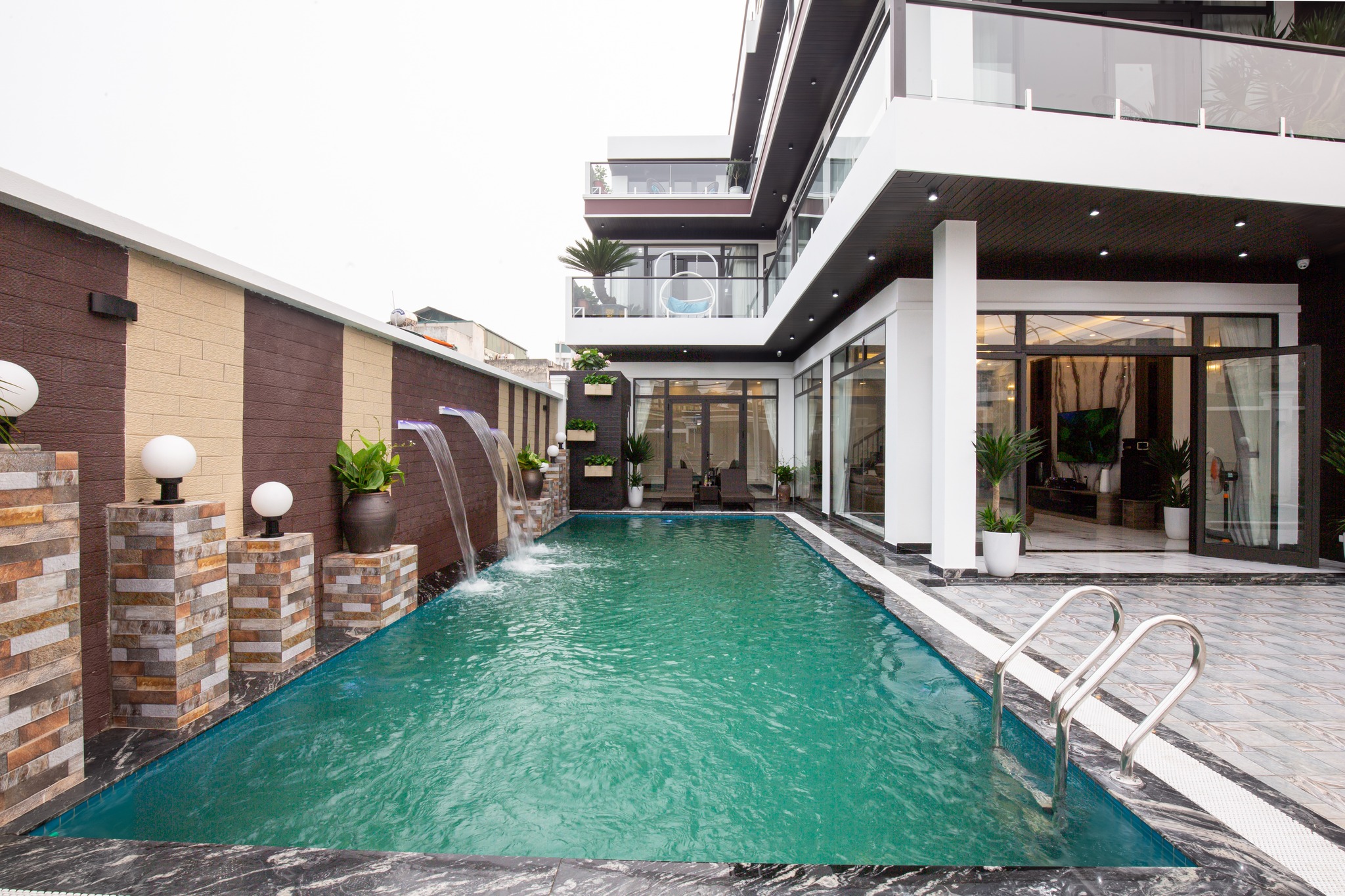 Bể bơi tại Villa De La Mer Sầm Sơn